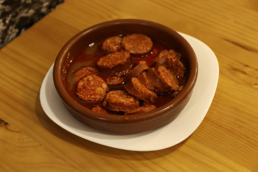 Plato de chorizos a la sidra de El Encuentro Asturiano