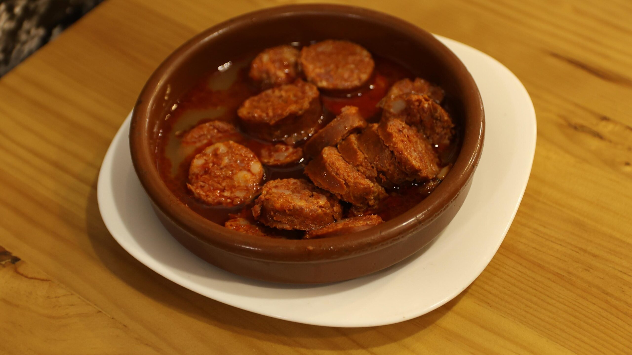 Plato de chorizos a la sidra de El Encuentro Asturiano